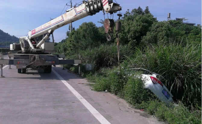 哈尔滨重载吊车救援 哈尔滨重载吊车救援